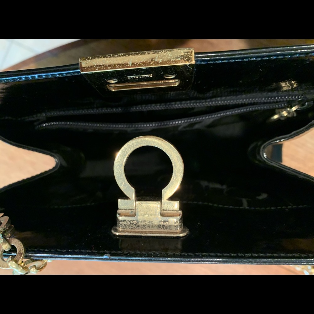 Salvatore Ferragamo black patent leather bag - Picture 6 of 9